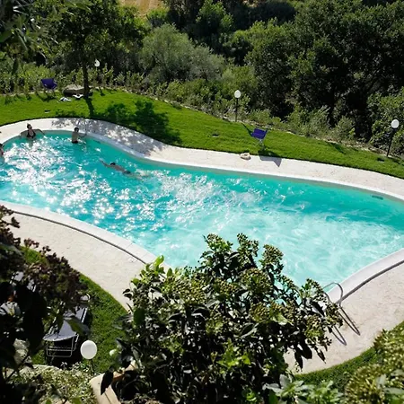 Apartment Sleeps 4 With Pool *